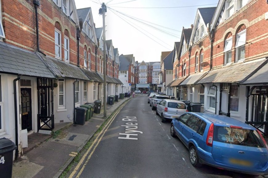 Bomb Squad Called to English Coastal Town Due to Mystery Liquid, 160 Homes Evacuated