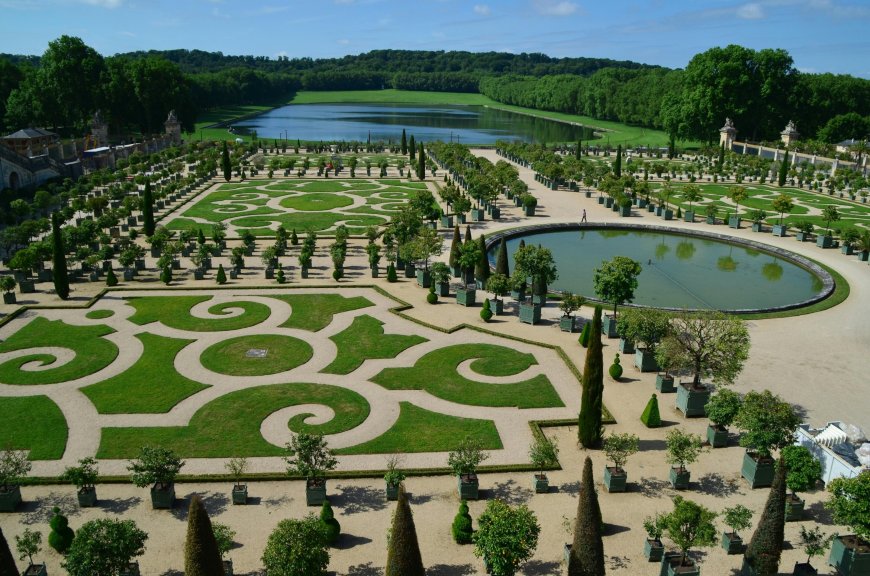 France's Versailles Introduces AI-Powered Talking Statues for Interactive Tours