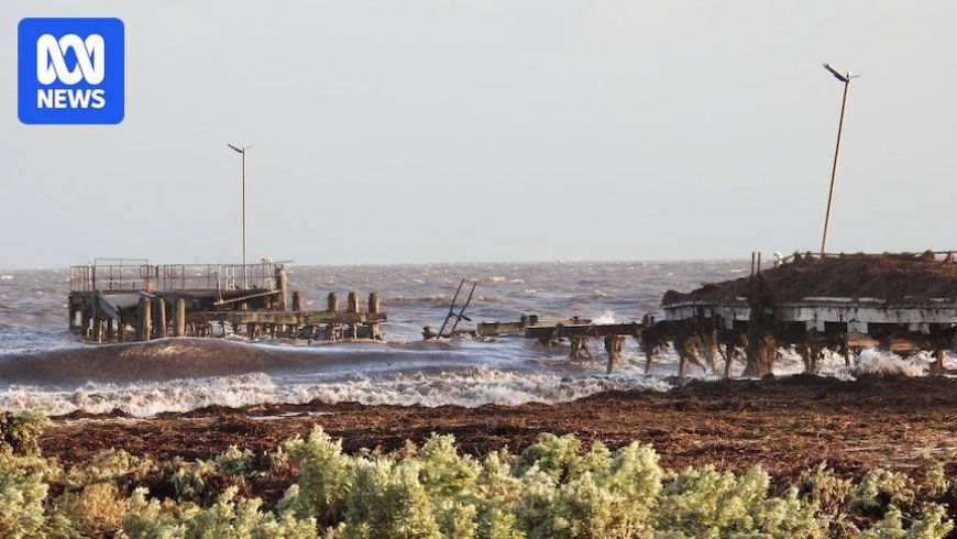Severe weather damages jetties and causes flooding on South Australia's coast
