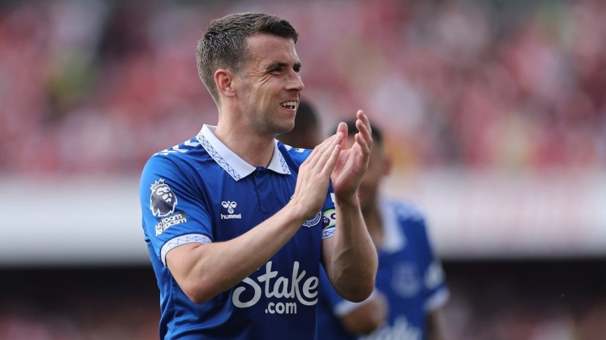 Seamus Coleman signs one-year contract extension with Everton