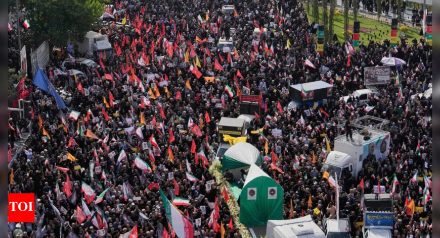 Iran Holds State Funeral for Military Commanders Killed in Israel War