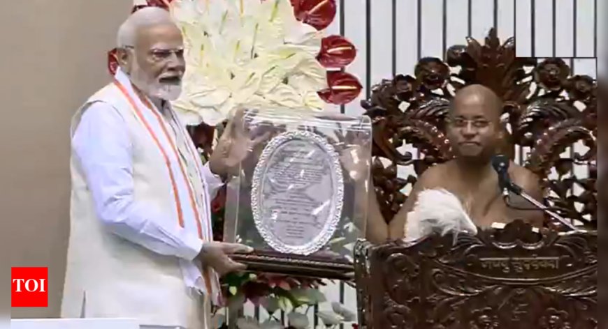 PM Modi Honoured as 'Dharma Chakravarti' on Jain Saint Vidyanand's Centenary