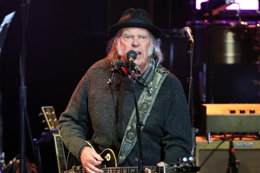 Neil Young's Glastonbury Set to Air Live on BBC