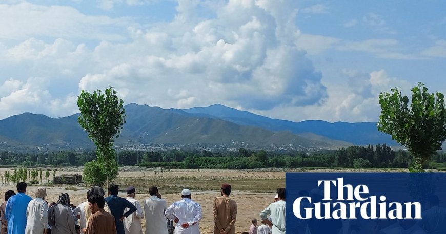 Flash floods claim lives of 32 people in northern Pakistan