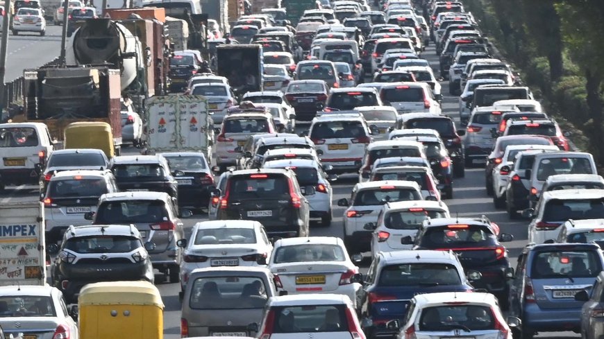 Three Dead in 8-Km Traffic Jam on MP Highway