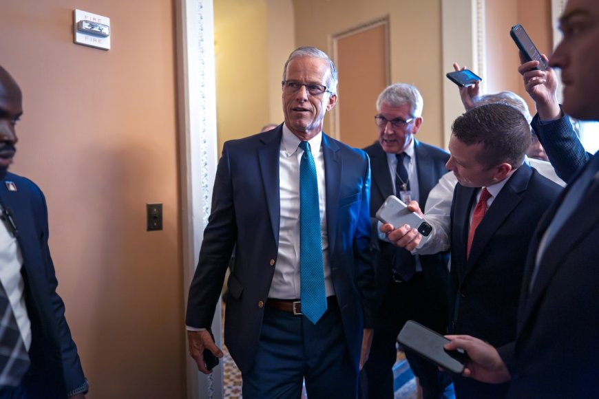 U.S. Senators Struggle to Advance Trump's Spending and Tax Bill in Rare Saturday Session