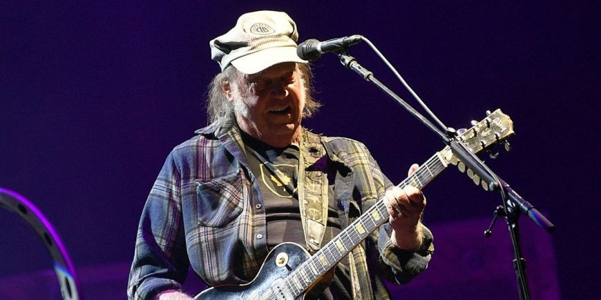 Neil Young, 79, Criticized for Disappointing Glastonbury Performance