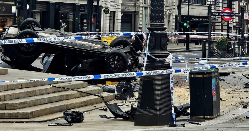 Car crashes into fountain at London's Piccadilly Circus