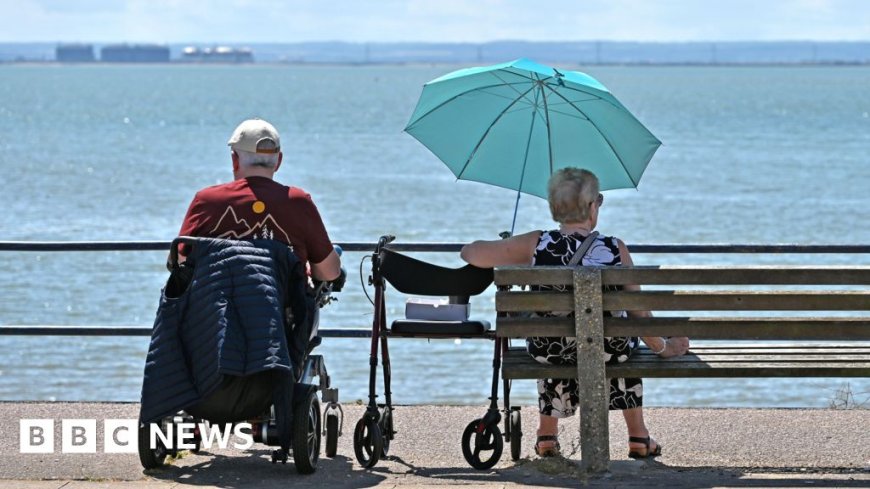 UK Set for Peak of Heatwave with Temperatures Reaching 34C