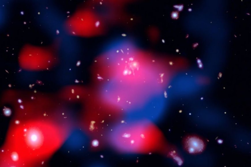 Giant Galaxy Cluster Surrounded by 'Halo' of High-Energy Particles Offers Glimpse into Early Universe