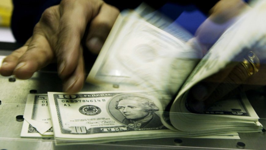 Why is the US dollar falling in 2025?