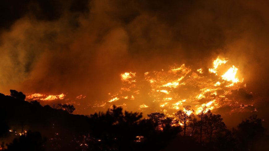 Wildfire forces evacuations in Crete amid European heatwave
