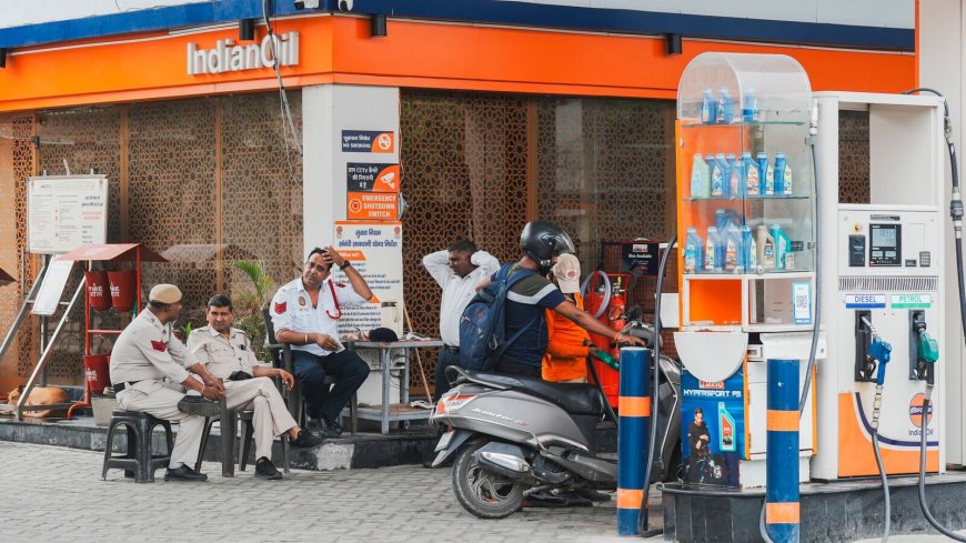 Delhi fuel ban sparks debate over age restrictions on personal vehicles