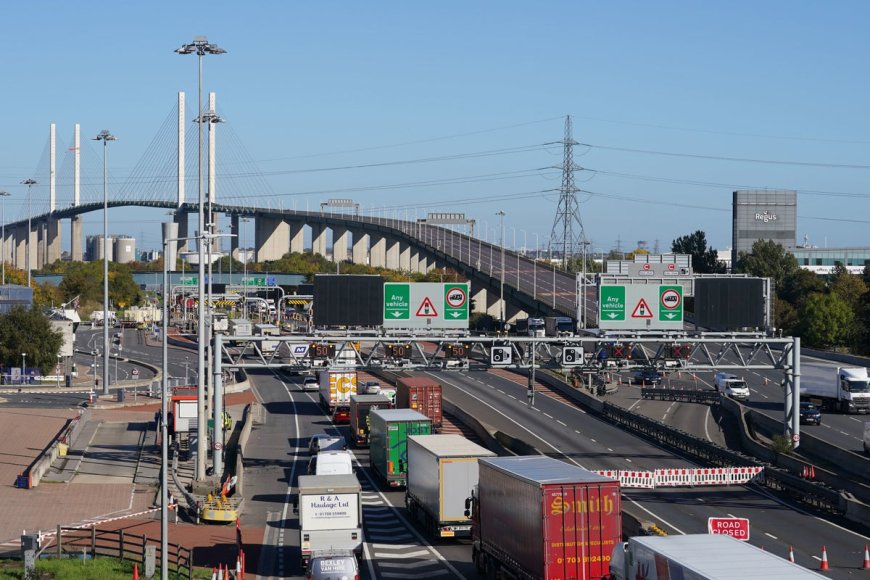 Dartford Crossing: Queen Elizabeth II Bridge Closed Due to Lorry Crash