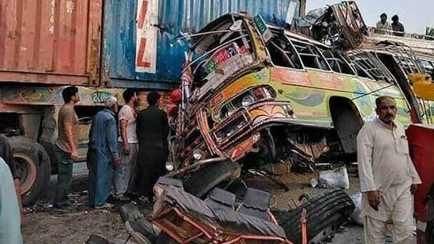 Fatal Collision in Muzaffargarh: Six Dead, Many Injured in Bus-Trailer Crash