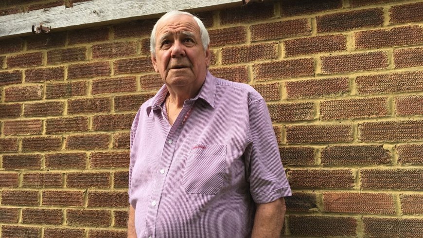 Britain's Infamous Gangster Surprises Retired Detective at Charity Lunch