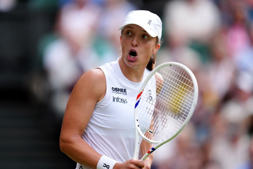 Iga Swiatek dominates Danielle Collins at Wimbledon with grass-court progress