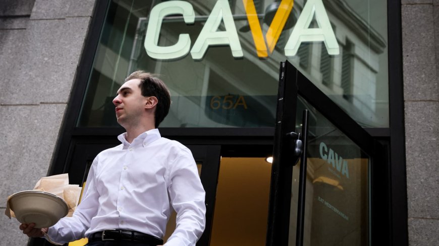 Fast-casual restaurants rely on loyalty programs during economic uncertainty