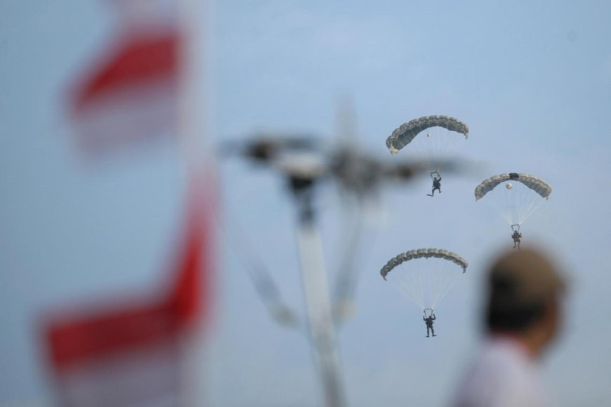 Naval Divers and Red Lions Team Up for Jump of Unity at NDP 2025