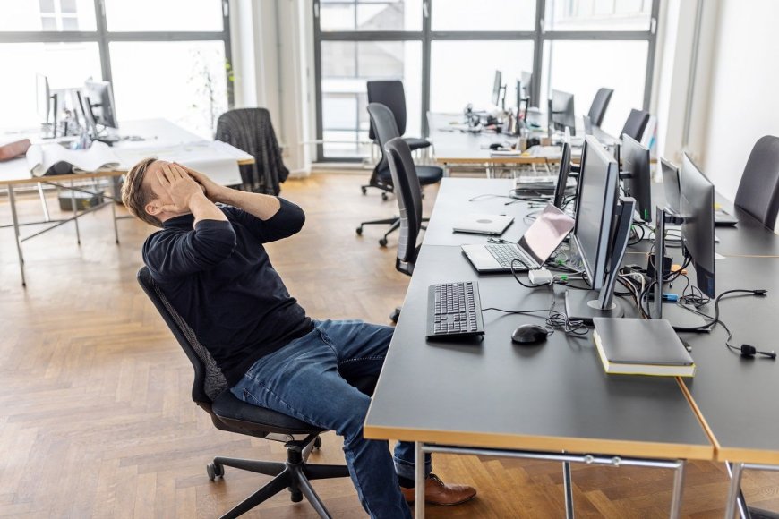 Microsoft Boss Advises Laid Off Workers to Seek Support from AI