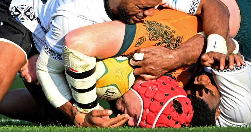 Australia edges past Fiji in contentious late victory with disputed try