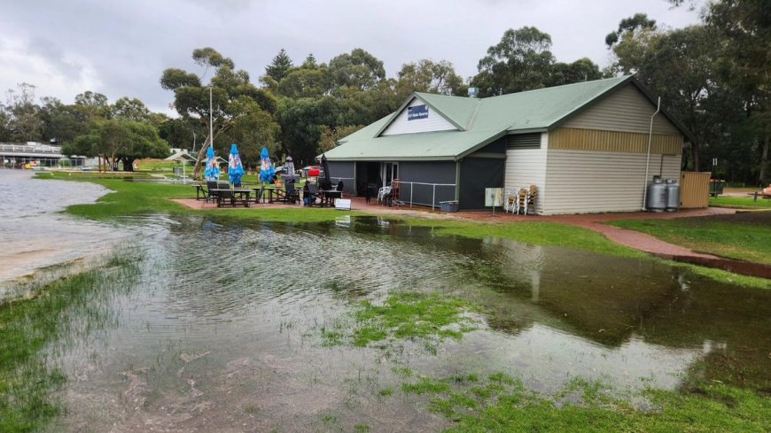 Perth Weather Update: Flooding Reaches Riverfront Cafe The Oarhouse