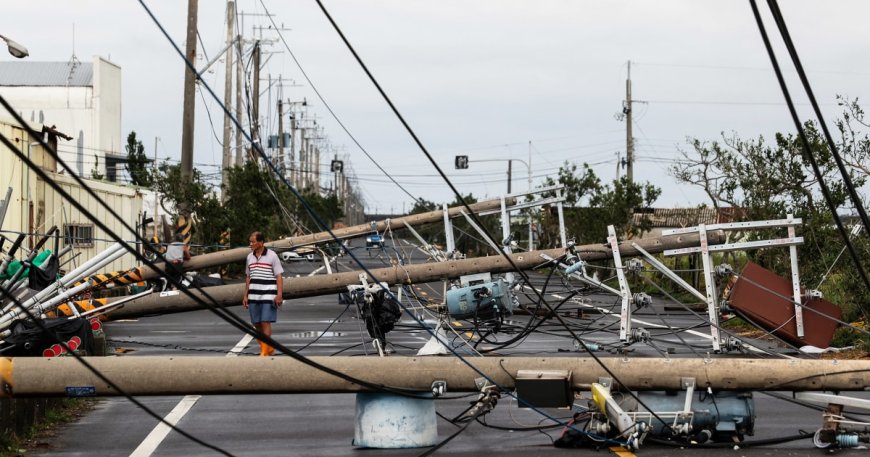 Typhoon Danas Hits Taiwan, Resulting in 2 Deaths and Over 300 Injuries