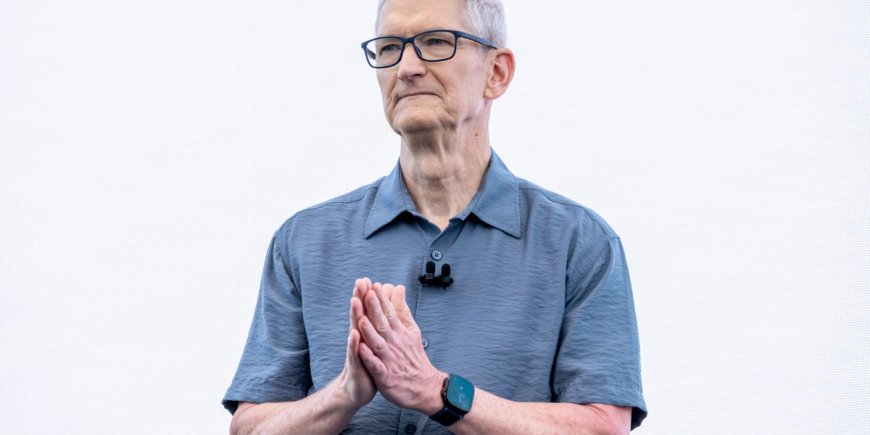 Apple CEO Tim Cook's Leadership Challenges in the AI Era
