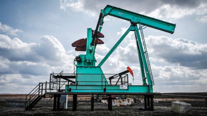 Oil industry shifts focus to returning cash to investors over new projects