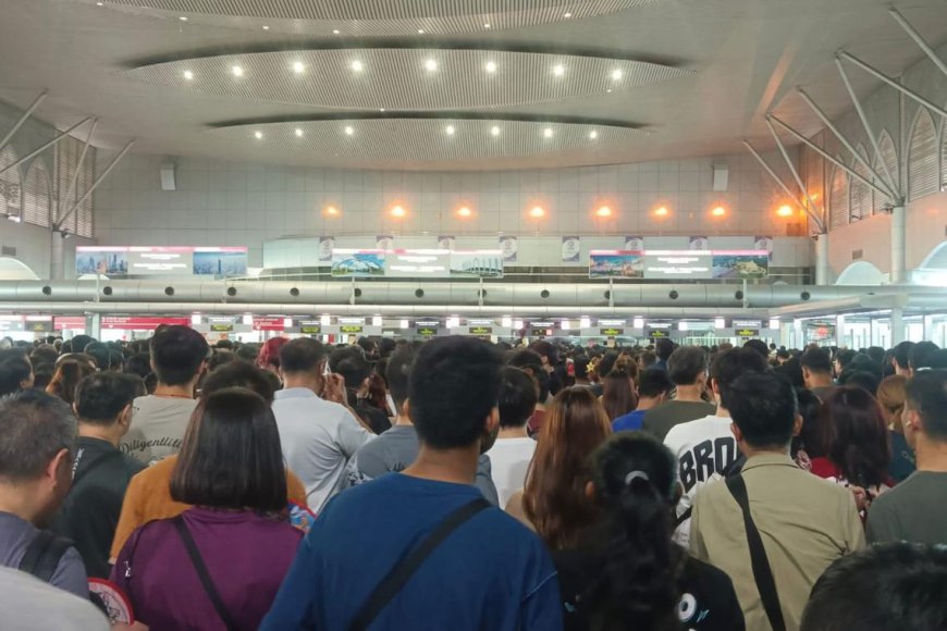 Autogate malfunction causes delays at KLIA and Johor checkpoints, impacting foreign passport holders