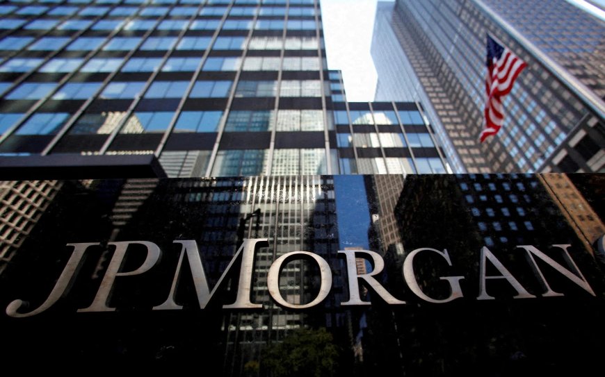 Singapore Appoints First 3 Asset Managers to Invest S$1.1 Billion in Local Equities
